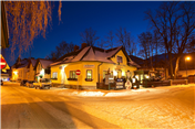 Puchberg im Winter bei Nacht